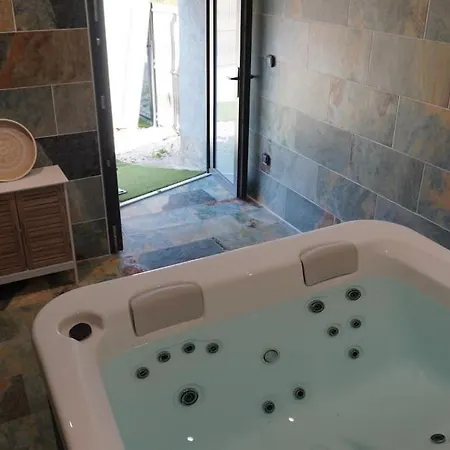 بيت للعطل La Parenthese De Jacoumard - Jacuzzi Prive - Clim *